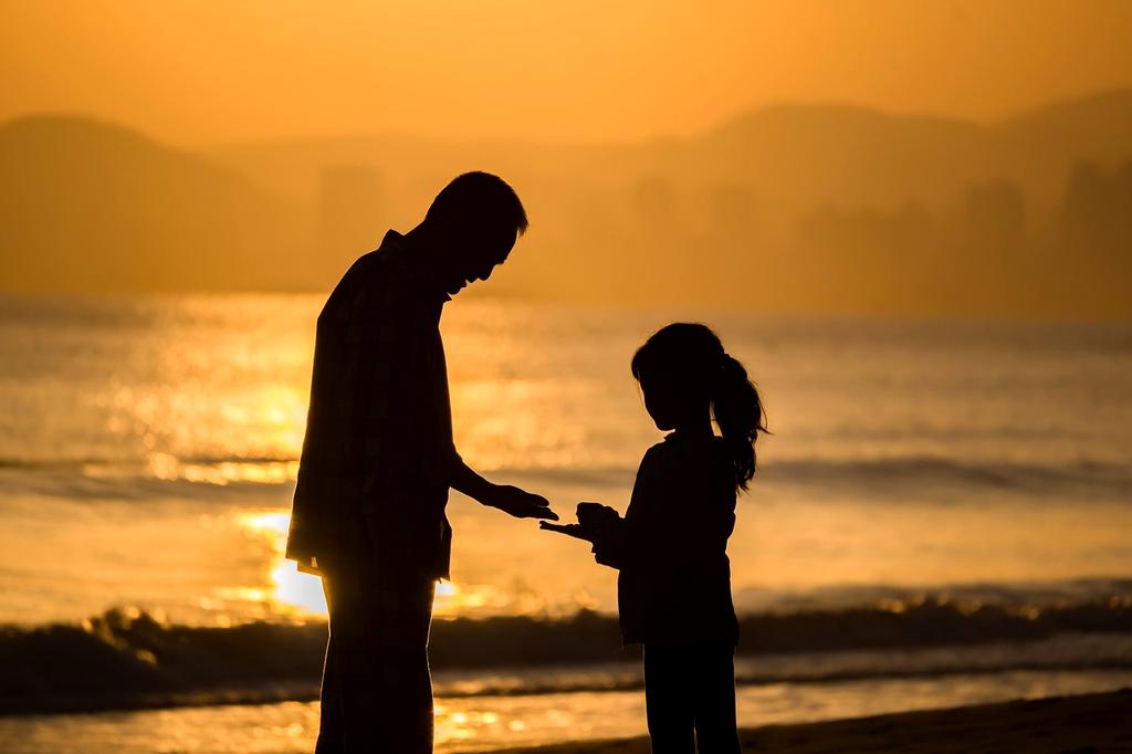 Travel consultant advising family